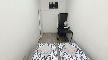 Quick Access to Vienna Center - Simple Private Rooms with WIFI