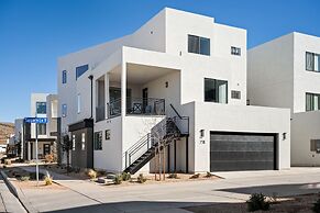 Hello Sunshine 6 Bedroom Home