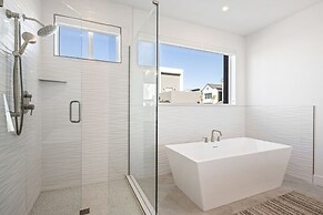 Hello Sunshine 6 Bedroom Home