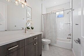 Hello Sunshine 6 Bedroom Home