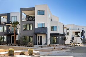 Hello Sunshine 6 Bedroom Home