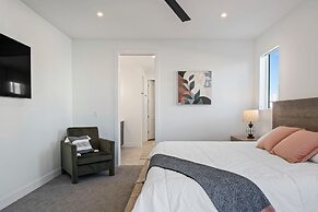 Hello Sunshine 6 Bedroom Home