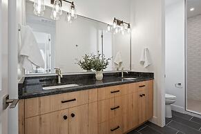 Hello Sunshine 6 Bedroom Home