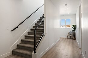 Hello Sunshine 6 Bedroom Home