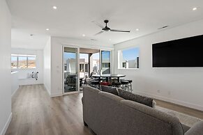 Hello Sunshine 6 Bedroom Home