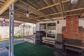 Modern Relaxing Retreat With Private Pool 4 Bedroom Home by RedAwning