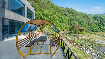 Gapyeong Poin Poolvilla Pension