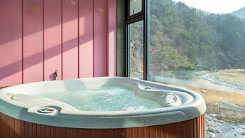 Gapyeong Poin Poolvilla Pension