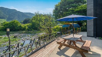 Gapyeong Poin Poolvilla Pension