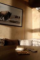 Yellowstone Peaks Hotel