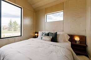 Yellowstone Peaks Hotel