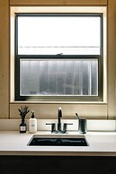 Yellowstone Peaks Hotel