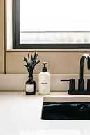 Yellowstone Peaks Hotel