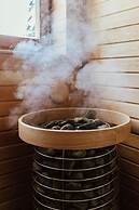 Yellowstone Peaks Hotel