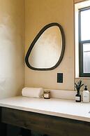 Yellowstone Peaks Hotel