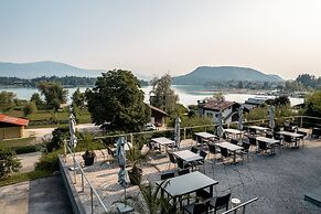 Faaker See Inn by S4Y