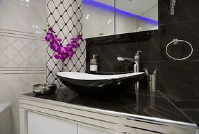 Central Station Art Apartment