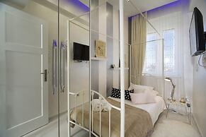 Central Station Art Apartment
