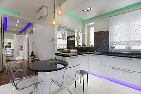 Central Station Art Apartment