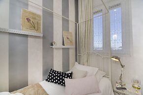 Central Station Art Apartment