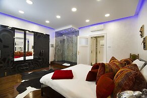 Central Station Art Apartment