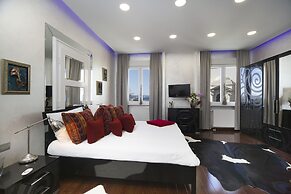 Central Station Art Apartment