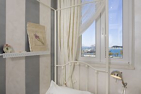 Central Station Art Apartment