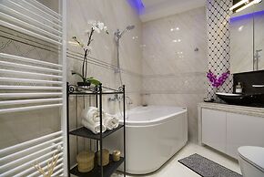 Central Station Art Apartment