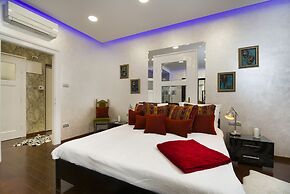 Central Station Art Apartment