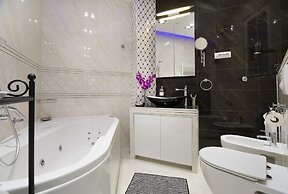 Central Station Art Apartment