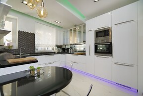 Central Station Art Apartment