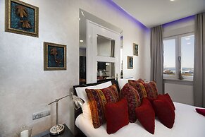 Central Station Art Apartment