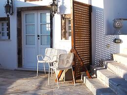 The Palm Rock Finikia Santorini