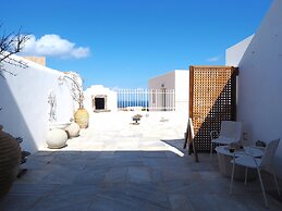 The Palm Rock Finikia Santorini