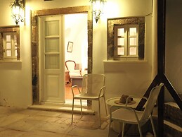 The Palm Rock Finikia Santorini