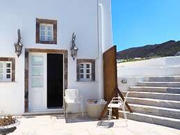 The Palm Rock Finikia Santorini