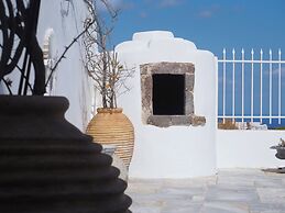 The Palm Rock Finikia Santorini