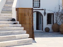 The Palm Rock Finikia Santorini