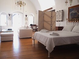 The Palm Rock Finikia Santorini