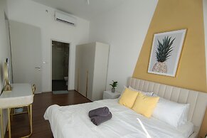 UNA Serviced Apartment by Manatidur