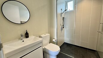 UNA Serviced Apartment by Manatidur