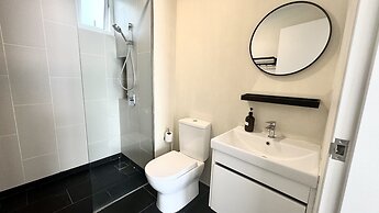 UNA Serviced Apartment by Manatidur