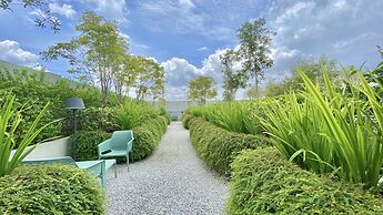 UNA Serviced Apartment by Manatidur