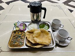 Chowdhry Tourist Lodge- Paharganj-NDLS