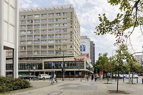 Grey Apartment Śródmieście by Renters