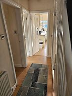5-bed House With Separate Living Room