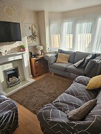 5-bed House With Separate Living Room