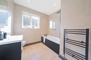 8 Newmarket Road