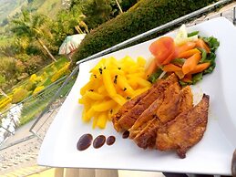 Top of the World Lodges Fort Portal