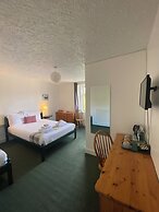 4 Friends House